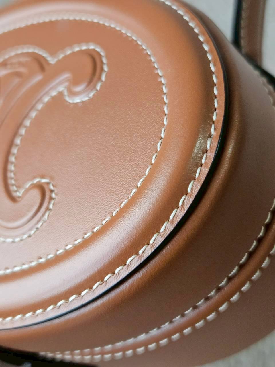 Celine Oval Minaudiere Cuir Triompe