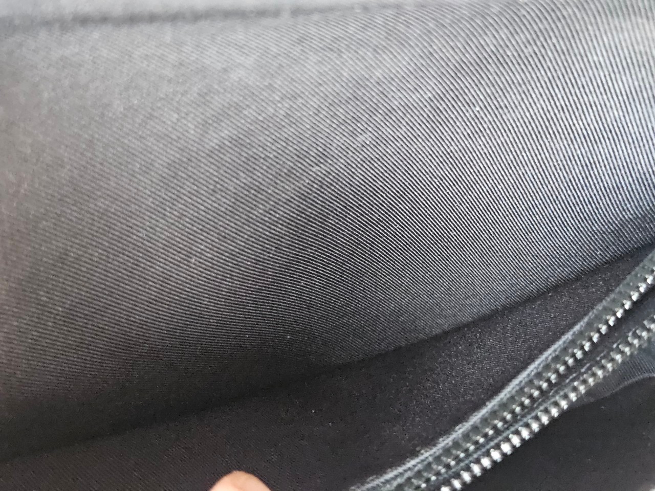 LV S-Lock Slingbag Microchip