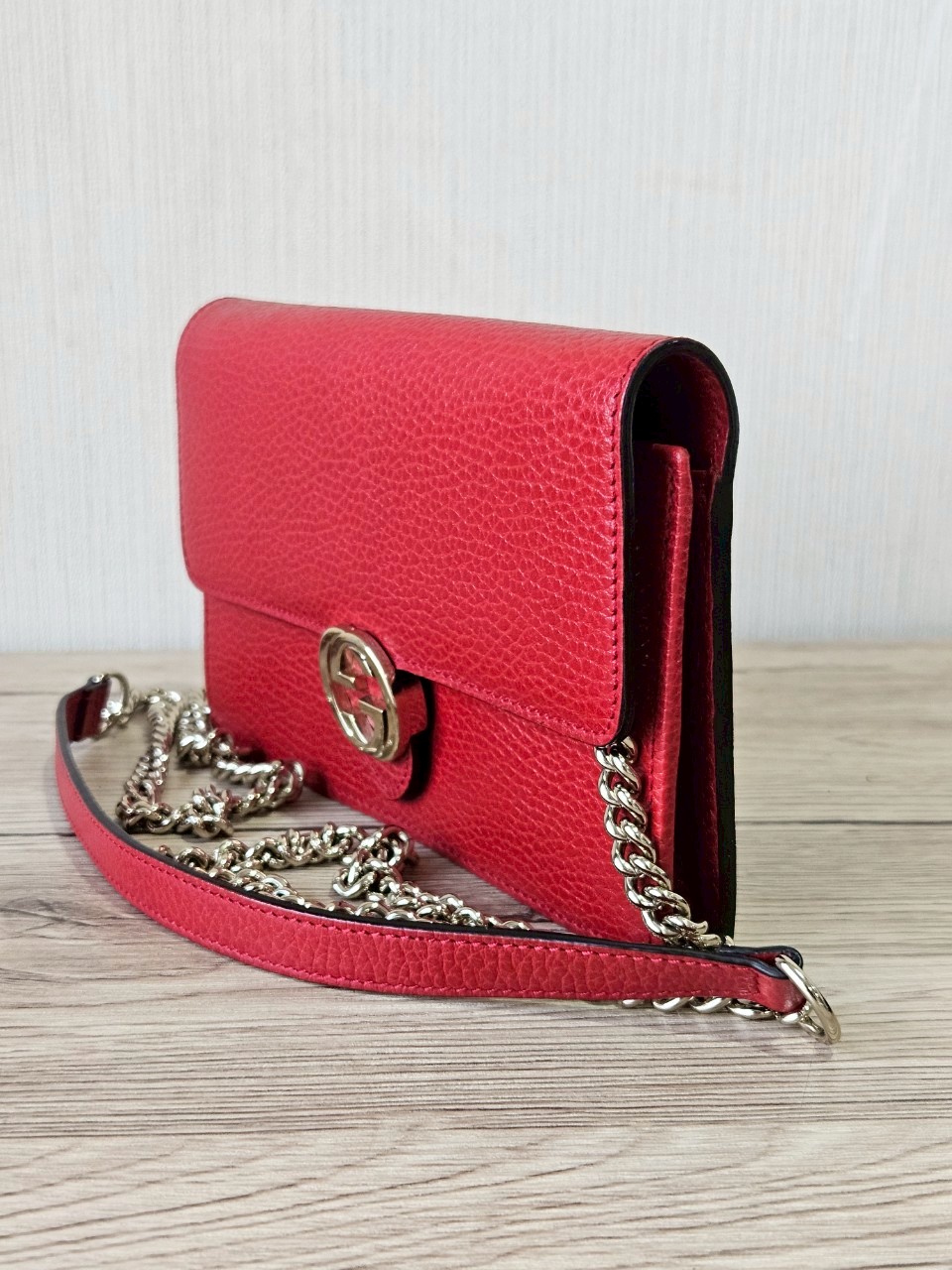 Gucci Interlock WOC สีแดง