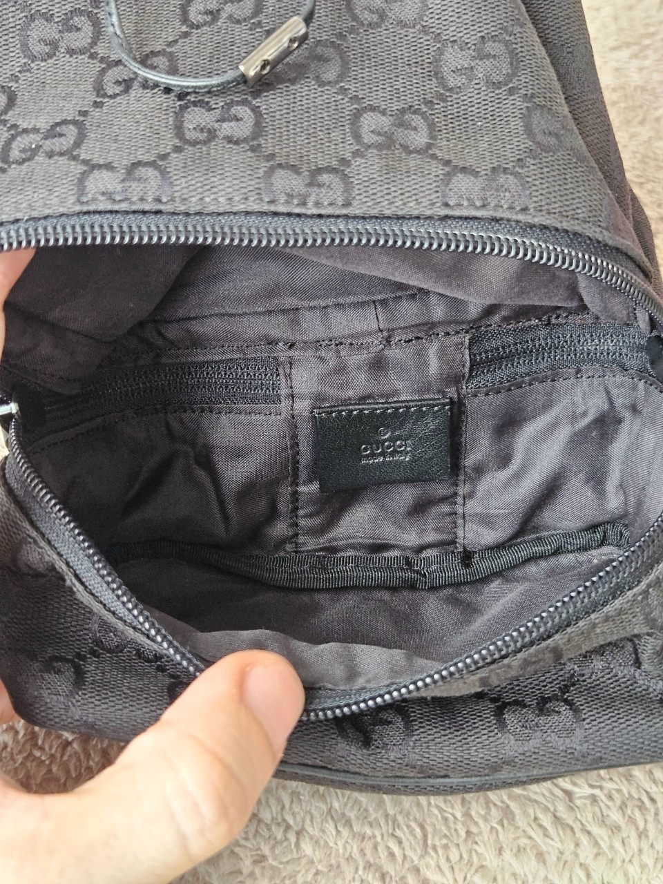 Gucci GG Canvas Pouch Black 6x8นิ้ว