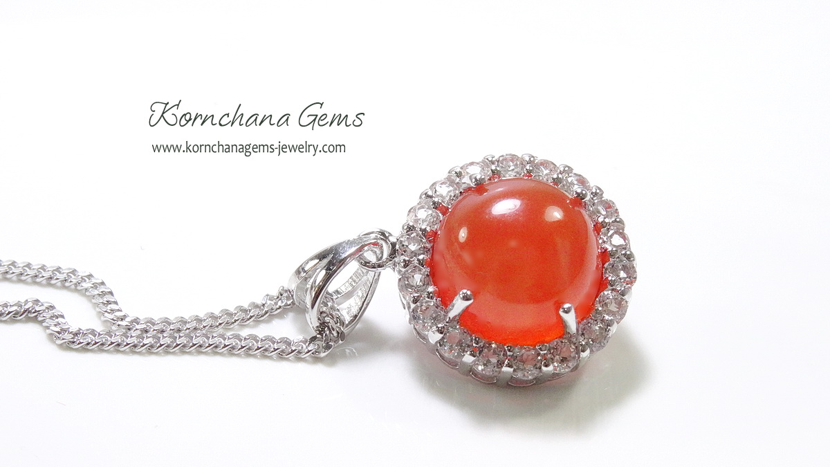 จี้พลอยแท้ พลอยโมราหลังเบี้ยสีส้ม orange chalcydony ล้อมพลอยขาวไวท์โทพาส พร้อมสร้อยเงินแท้ พลอยส้มอัญมณีคนเกิดวันพฤหัส