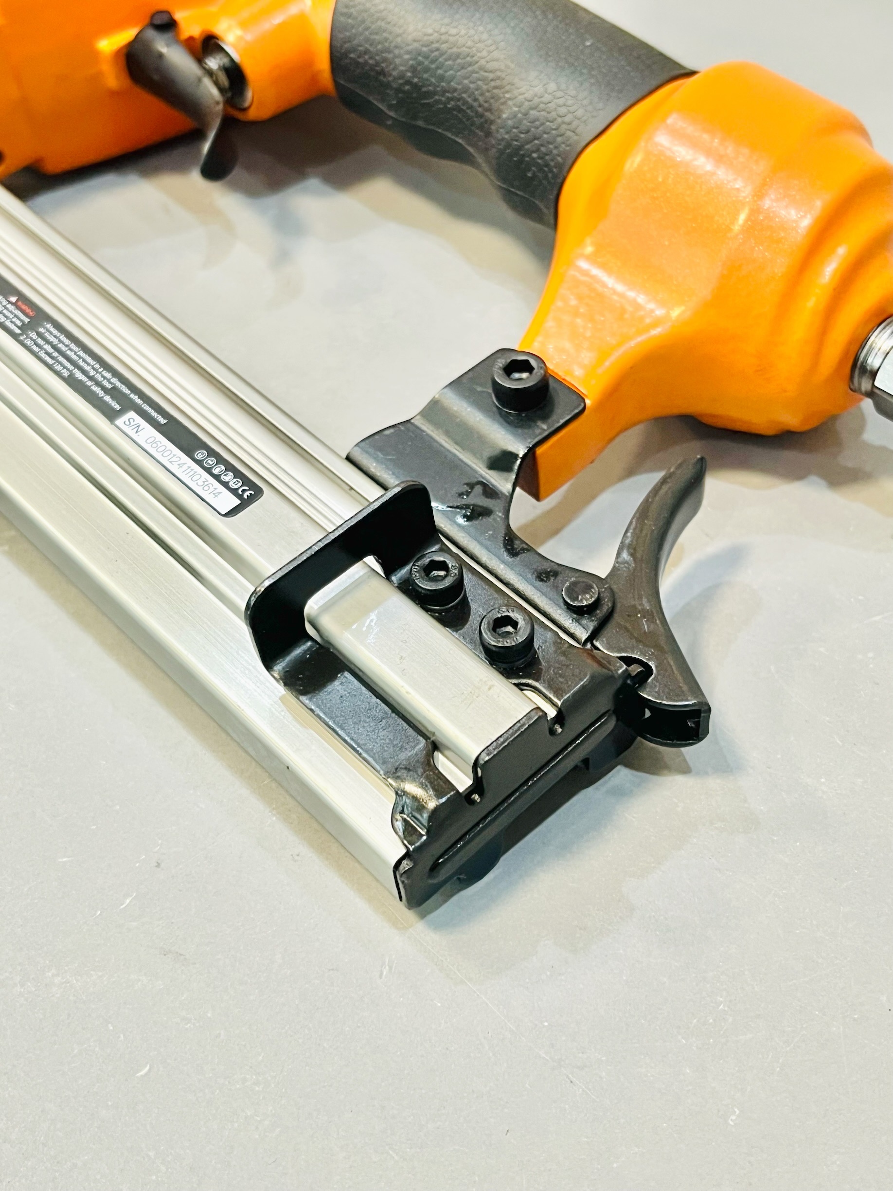 ปืนยิงตะปูลมขาเดี่ยว F-30 พัมคิน