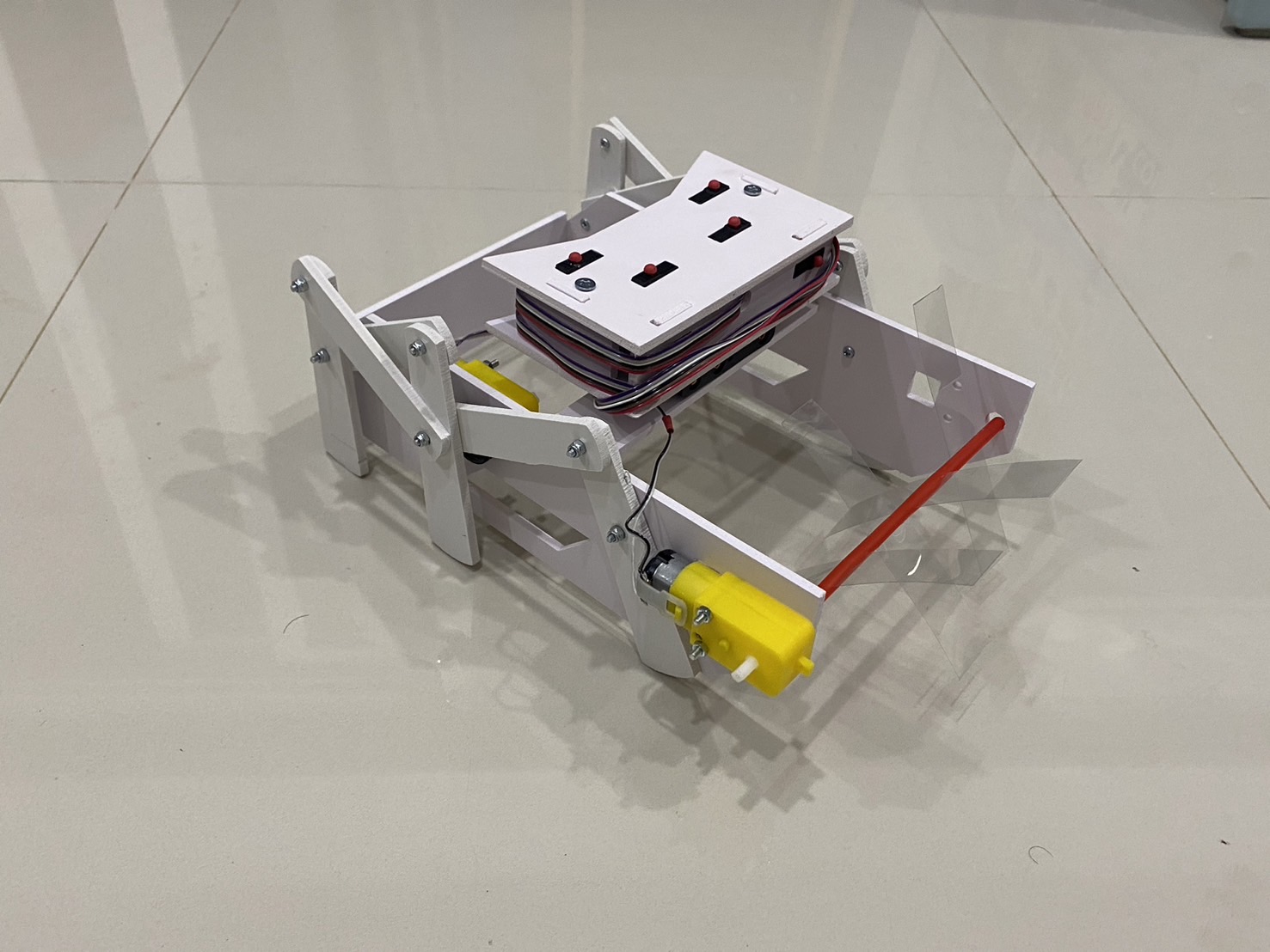 1(พื้นฐานประถม) หุ่นยนต์ต้อนแกะ 3 มอเตอร์ รุ่น OA2025 (ประกอบเอง)