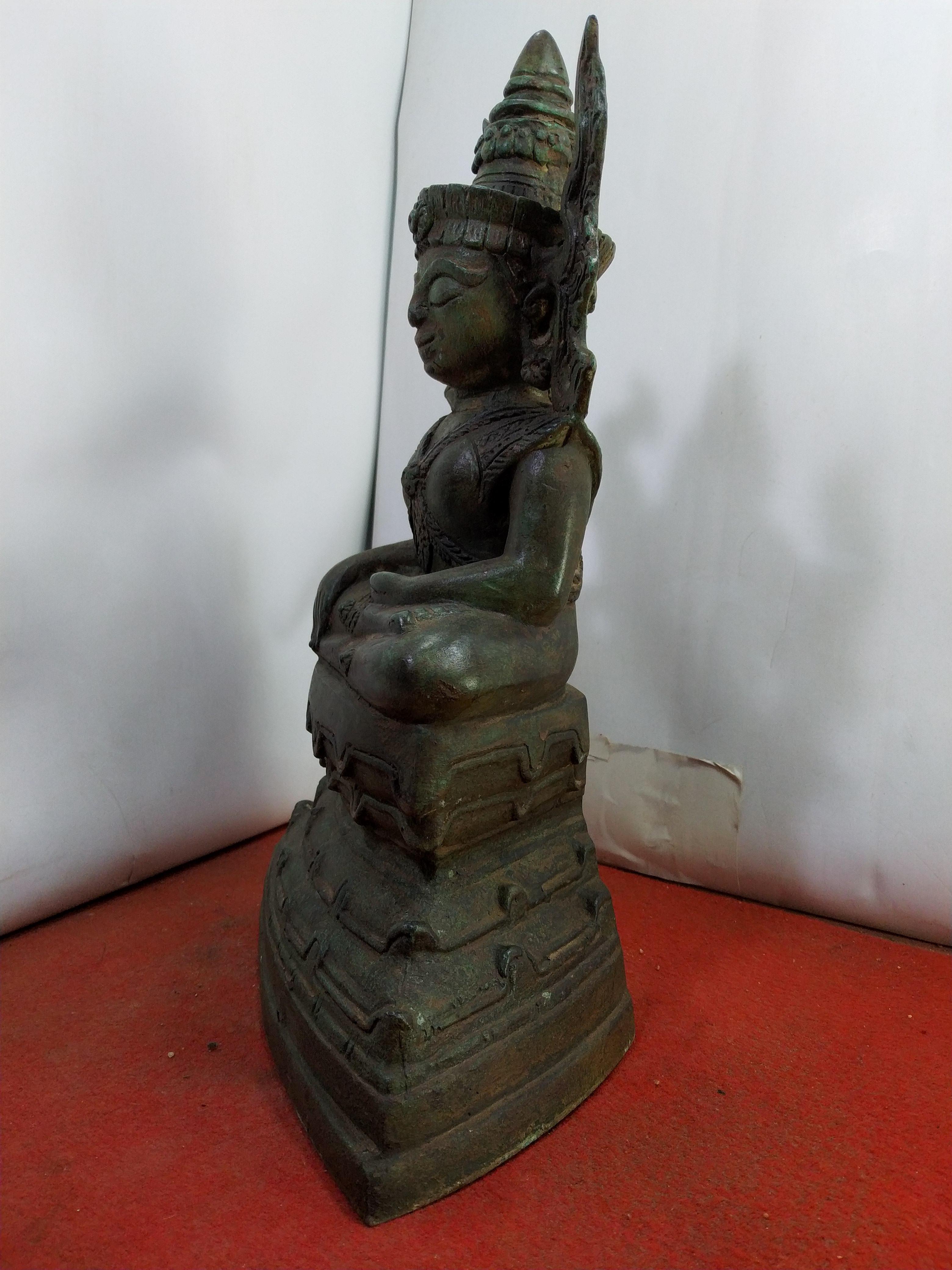 พระมหามัยมุนี หรือ มะฮาเมียะมุนิ เนื้อโลหะสำริดสภาพเก่า