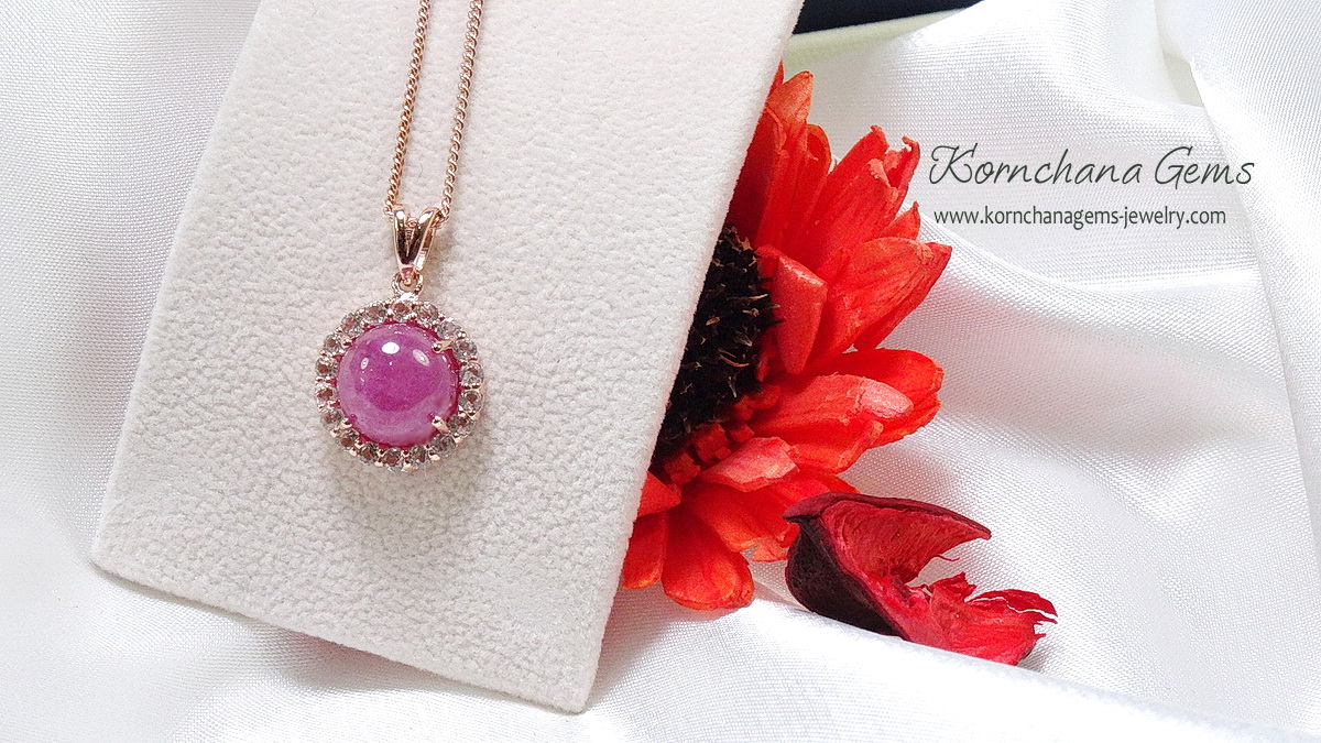จี้พลอยแท้ พลอยทับทิมสีชมพูอมแดงล้อมพลอยขาว พลอยสีแดงสำหรับคนเกิดวันอาทิตย์ อัญมณี/จี้ประจำวันวันอาทิตย์ พร้อมสร้อยเงินแท้