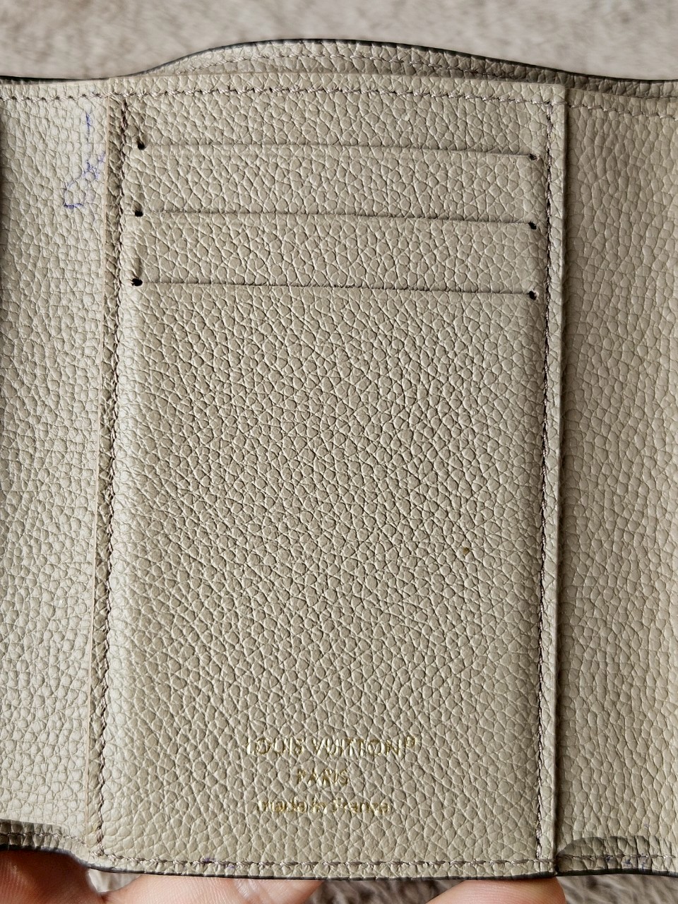 LV M81861 Victorine Mono emp Microchip