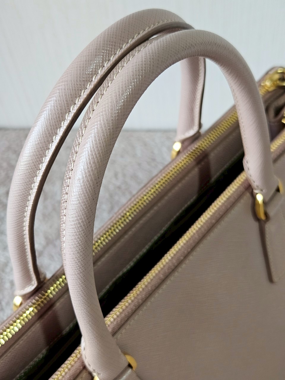 Prada Saffiano 35 Cameo