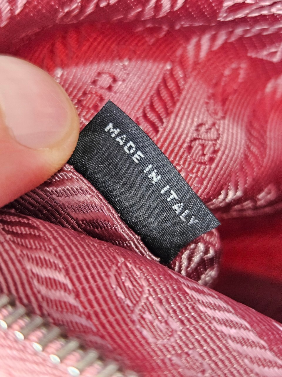 Prada Re-Edition 2005 Re-Nylon หูหนัง สีชมพู