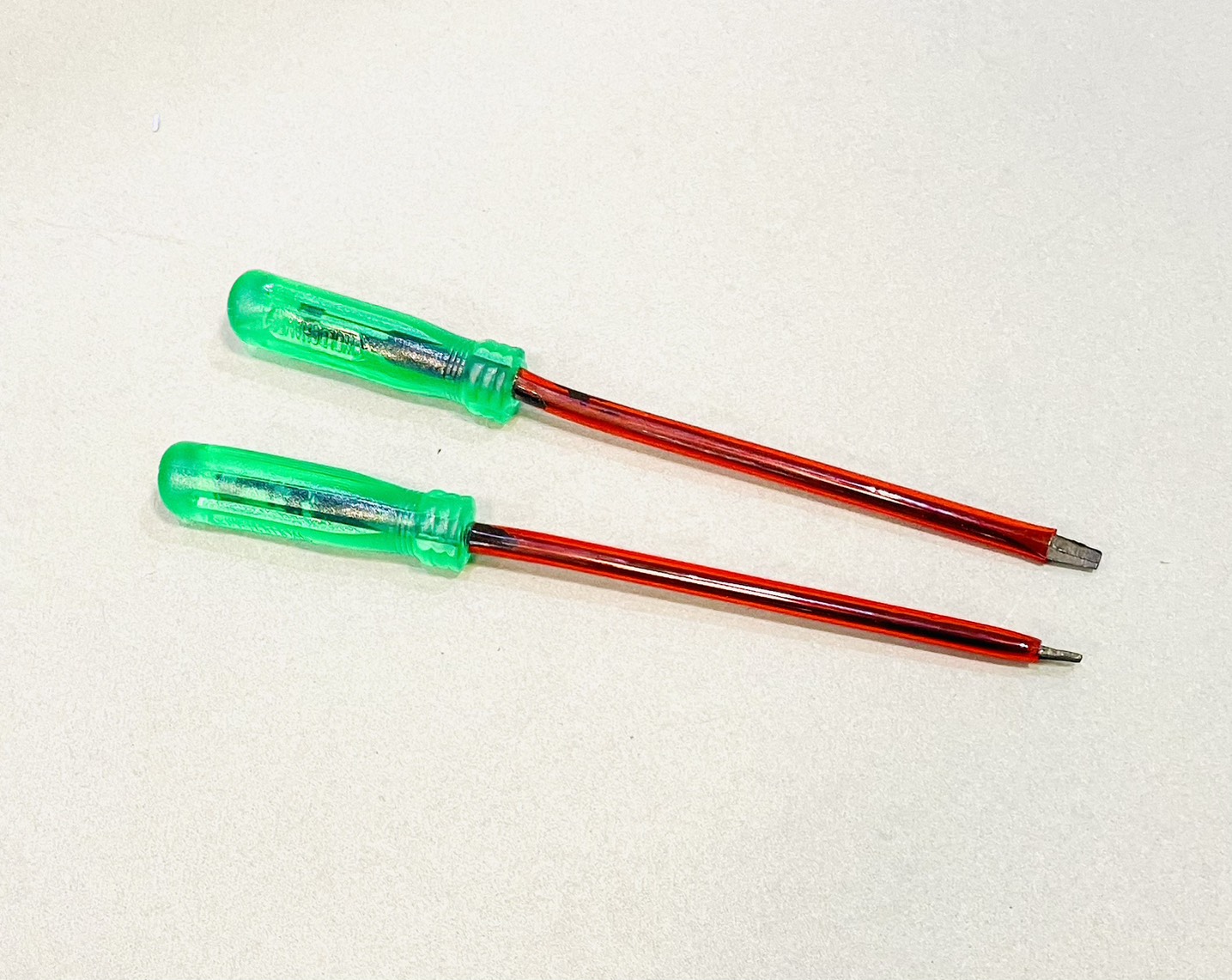 ไขควงหุ้มฉนวนเล็ก 3 มิล ด้ามเขียว WoldChamp (-)