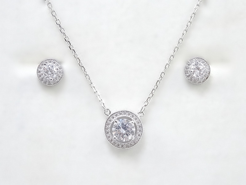 เซ็ทสร้อยคอเงินแท้ silver 925 ในเซ็ทประกอบด้วยสร้อยคอพร้อมจี้เพชร,ต่างหูเพชร และแหวนเพชร cz (cubic zirconia) เกรดพรีเมี่ยม