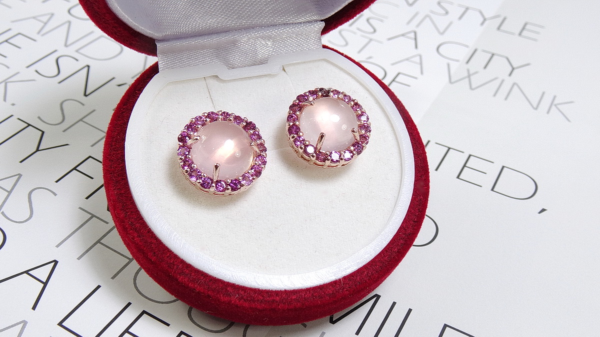 ต่างหูคนเกิดวันอังคาร พลอยหลังเบี้ยสีชมพูสวยหวาน rose quartz ล้อมพลอยอเมทิสท์สีม่วง ตัวเรือนเงินแท้ ชิ้นงานคุณภาพ ประณีตสุดๆ ไม่พอใจยินดีคืนเงิน