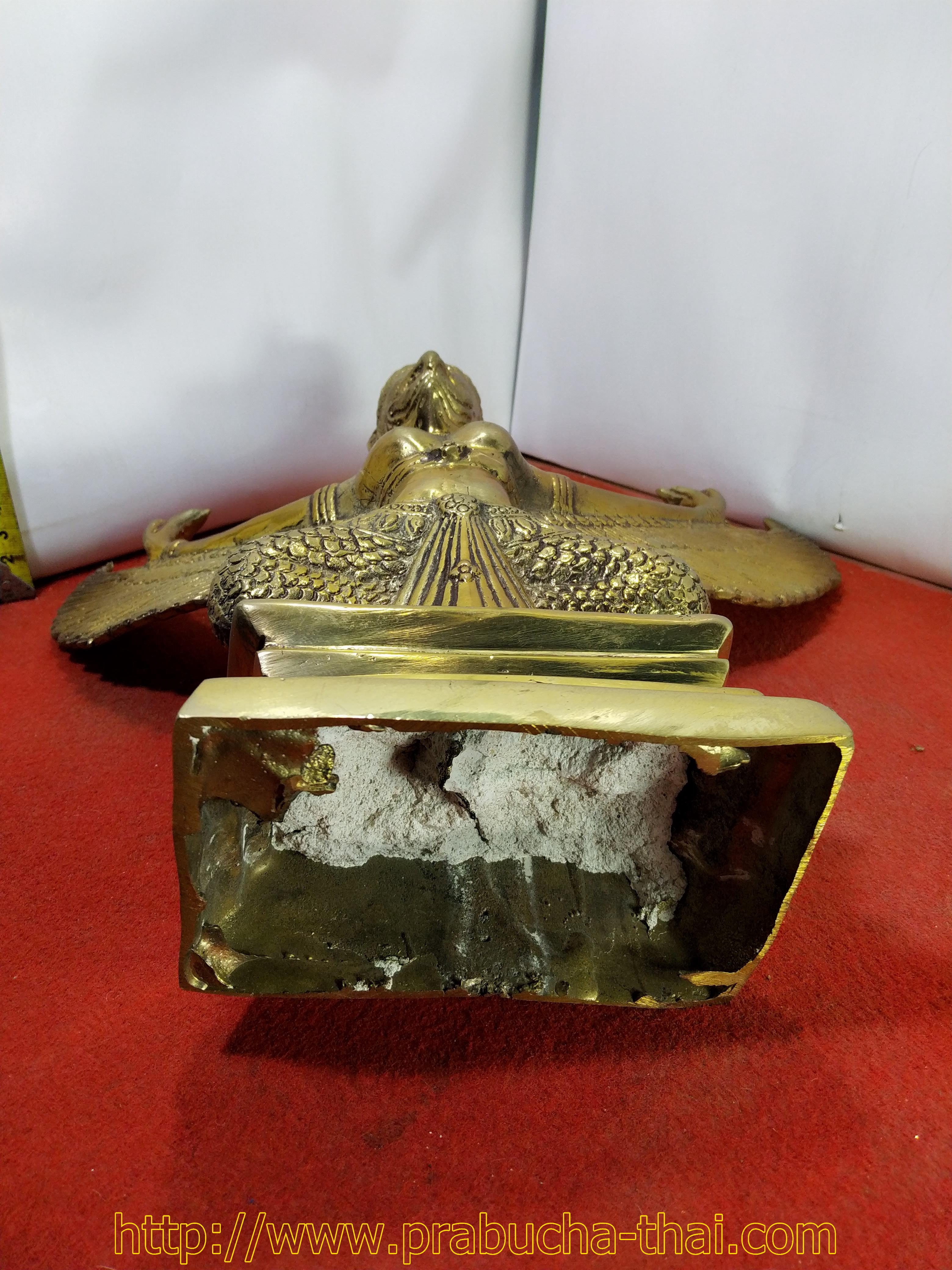 พญาครุฑ เนื้อโลหะทองเหลืองขัดเงา งดงามมาก