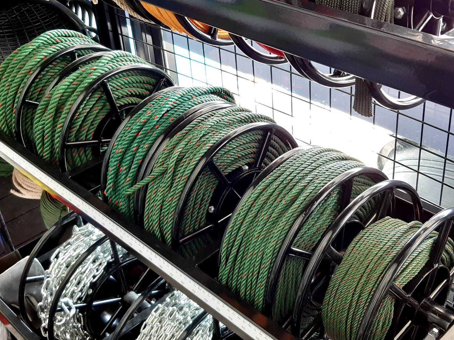 เชือกไนล่อน สีเขียวขี้ม้า (1เมตร)