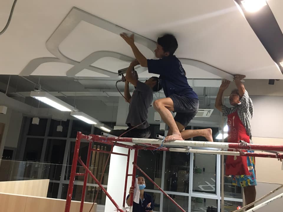 งานผลิตติดตั้งฉลุแผ่นพลาสวูด 10 มม. วิระยะประกันภัย โปีวเก็บสี ติดสติกเกอร์ พร้อมติดตั้งราคาโรงงาน