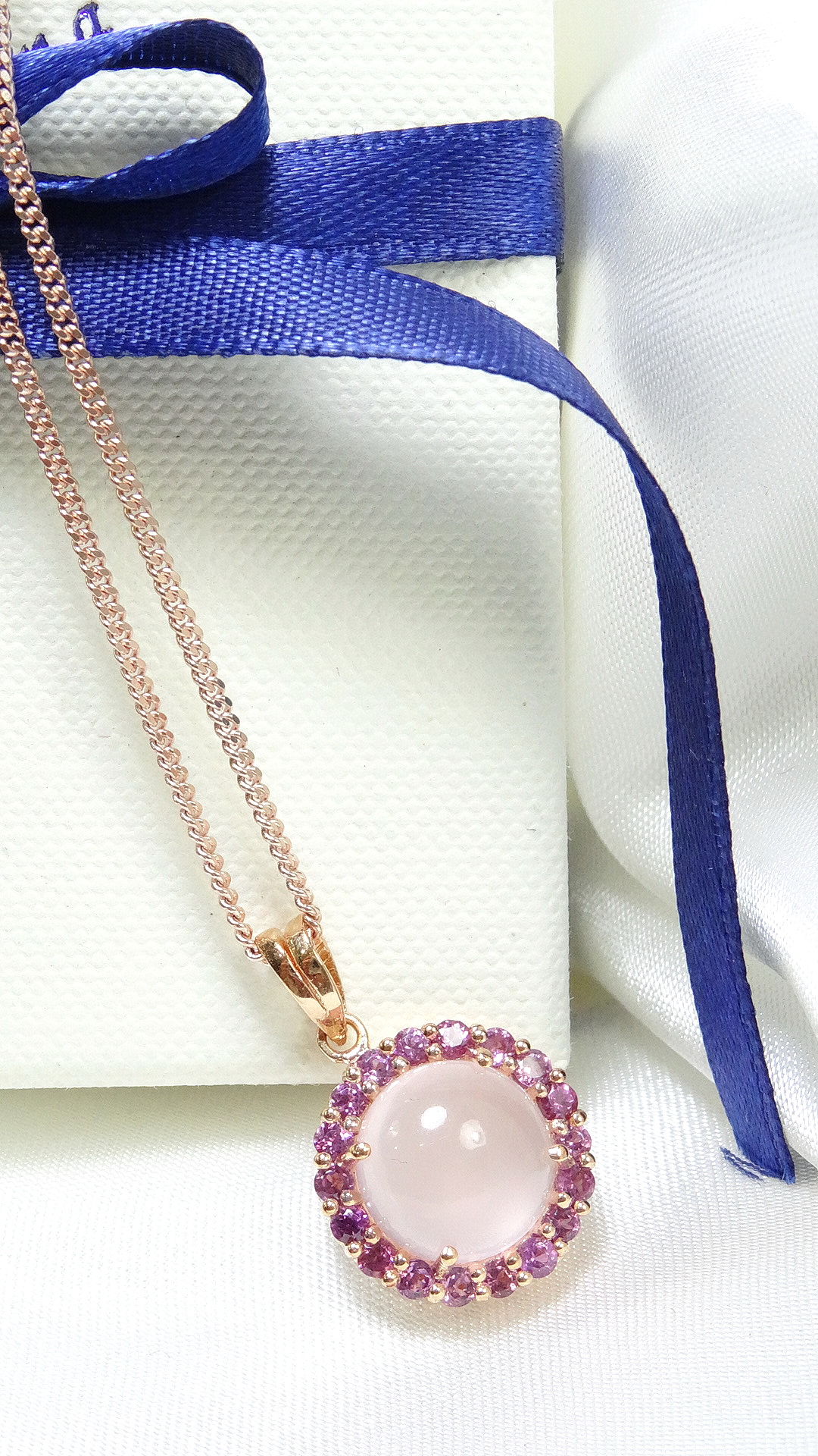 สร้อยคอพร้อมจี้พลอยแท้ พลอยโรสควอทซ์สีชมพูอ่อนล้อมเมทิสท์สีม่วงชมพูสวยหวาน พลอยสีชมพูสำหรับคนเกิดวันอังคาร อัญมณี/จี้ประจำวันวันอังคาร