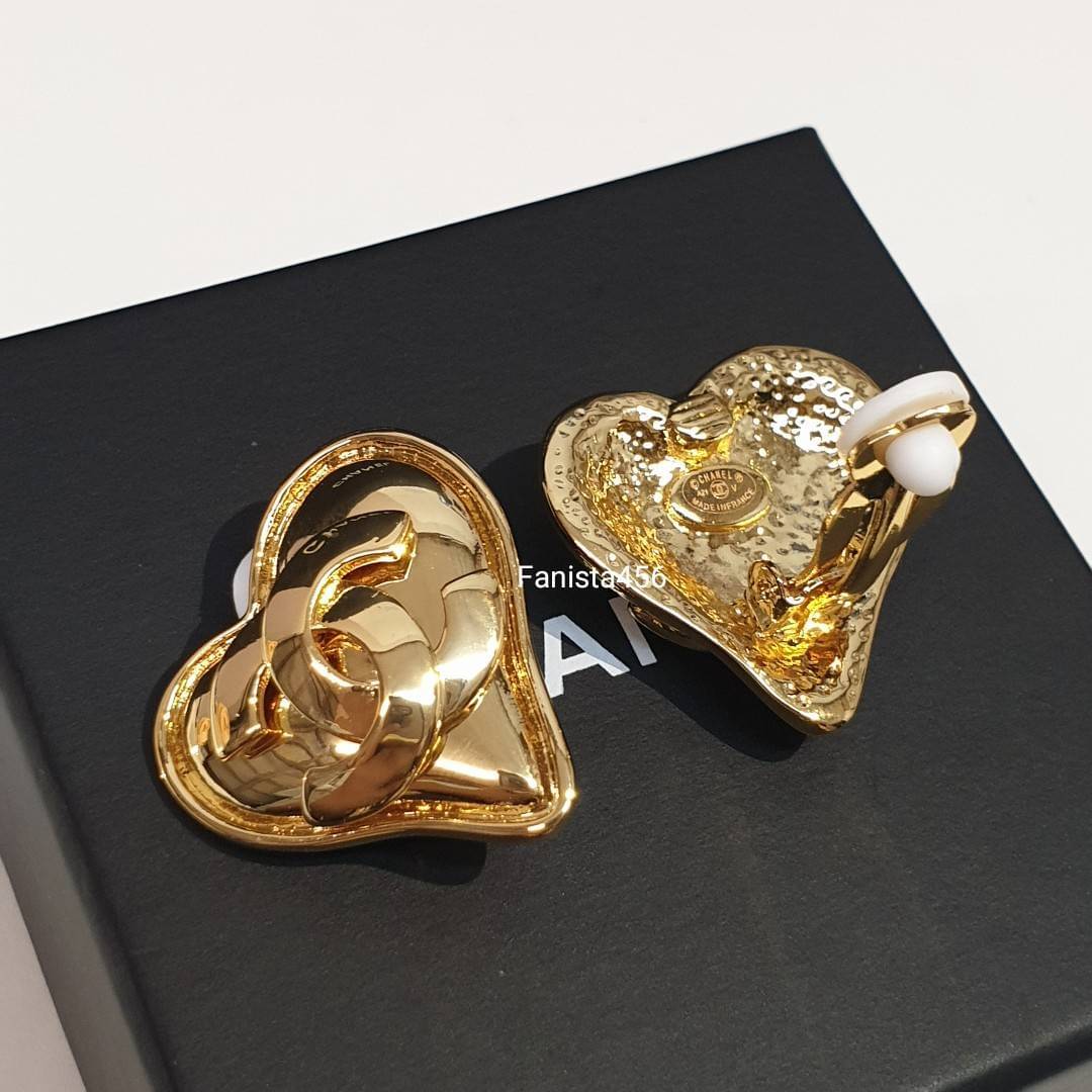 ต่างหูชาแนล แบบหนีบ ต่างหู Chanel งานวินเทจหัวใจ ต่างหูชาแนลหัวใจ Chanel earring heart
