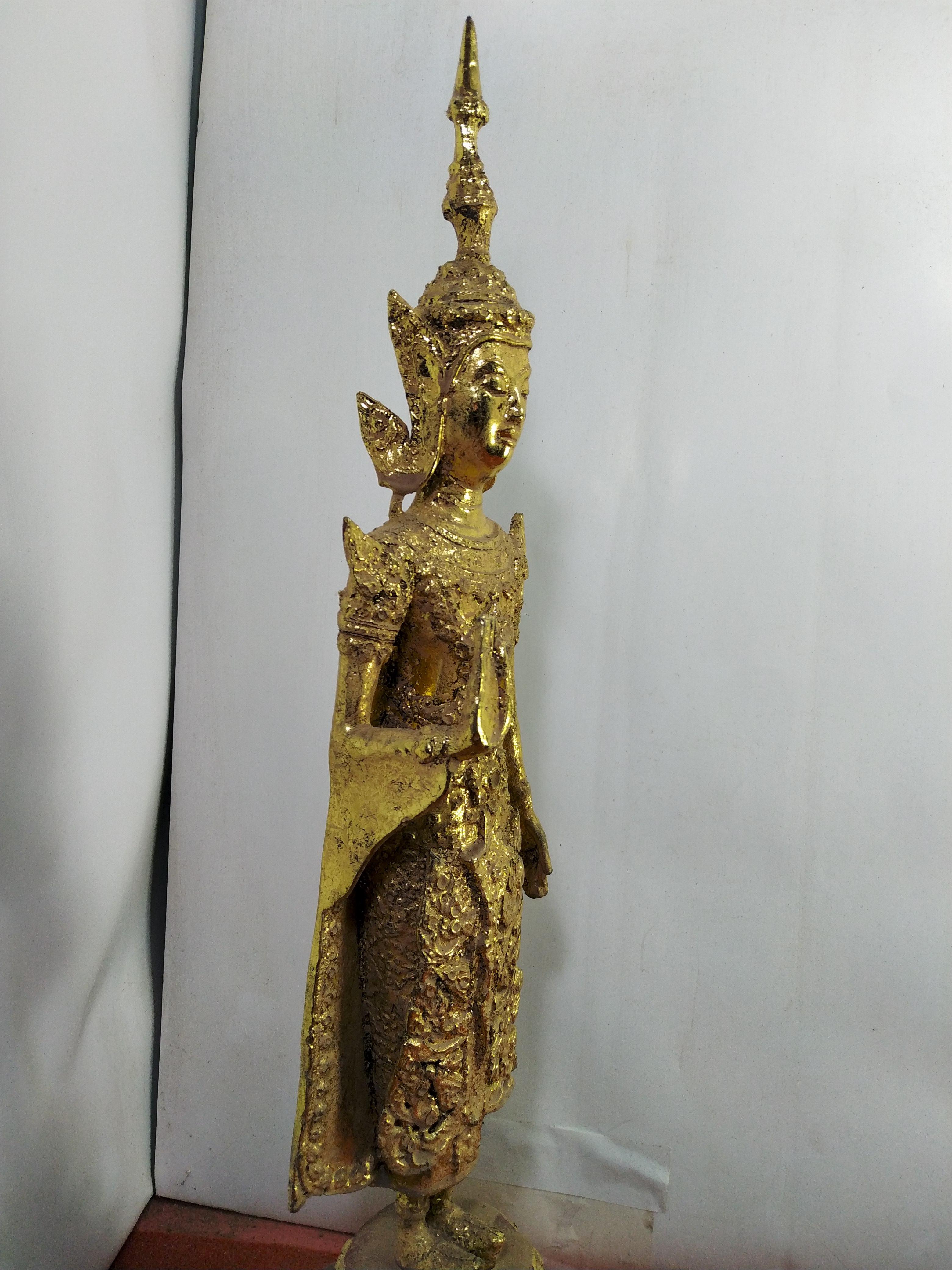 พระรัตนะ ปางห้ามญาติ ประจำวันสำหรับผู้ที่เกิดวันจันทร์