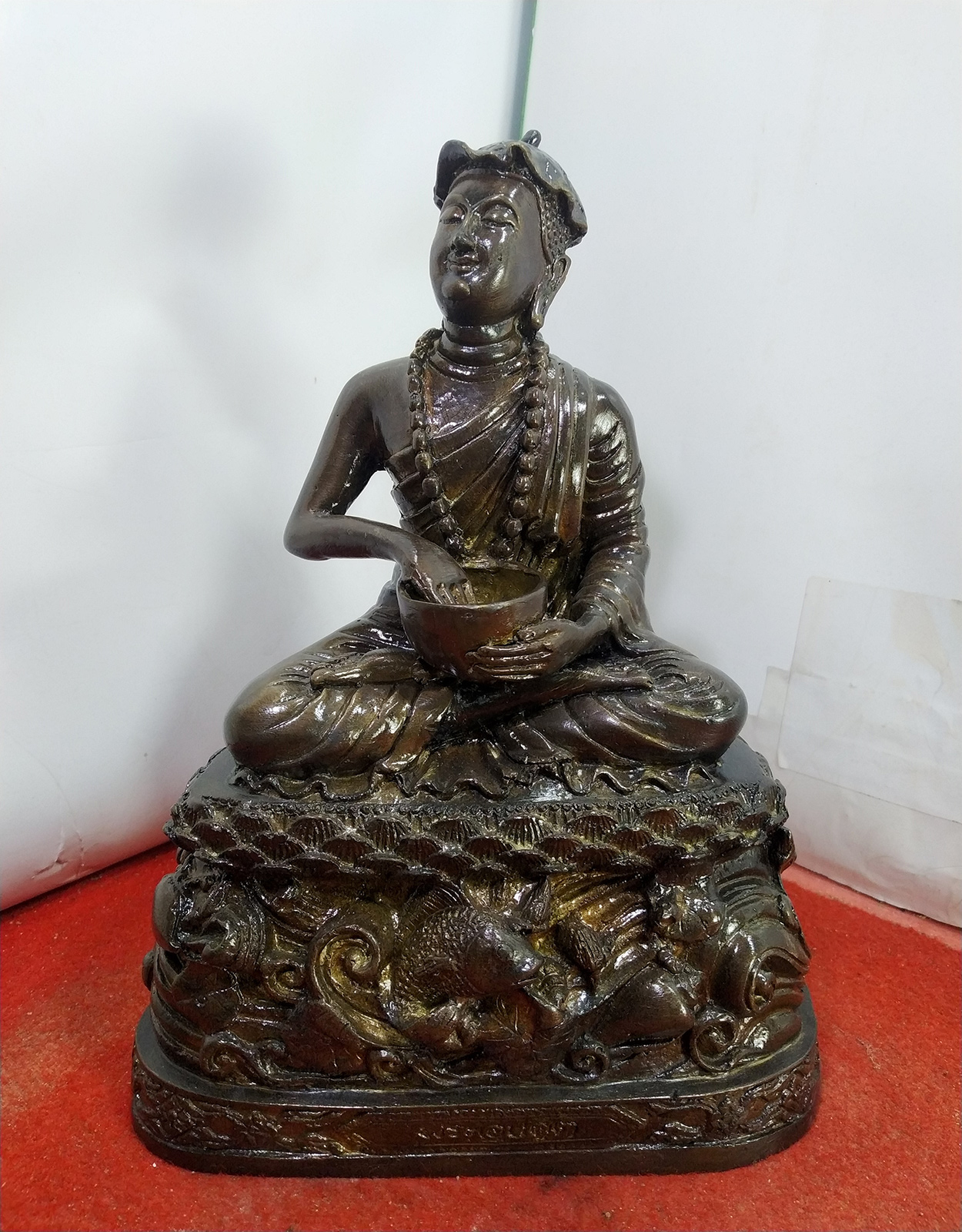 พระอุปคุต ปางจกบาตรหยุดตะวัน ฐาน 6 นิ้ว ด้านหลังลายมังกร