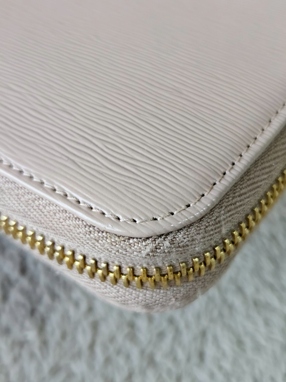 Prada 1ML506 Zippy สีนู๊ด