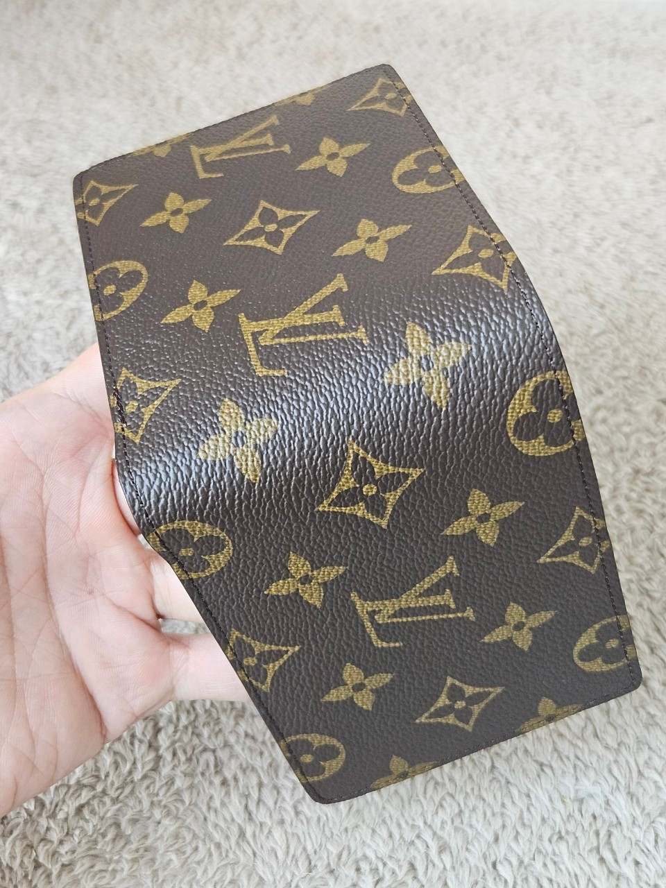 LV Multiple Wallet Mono microchip