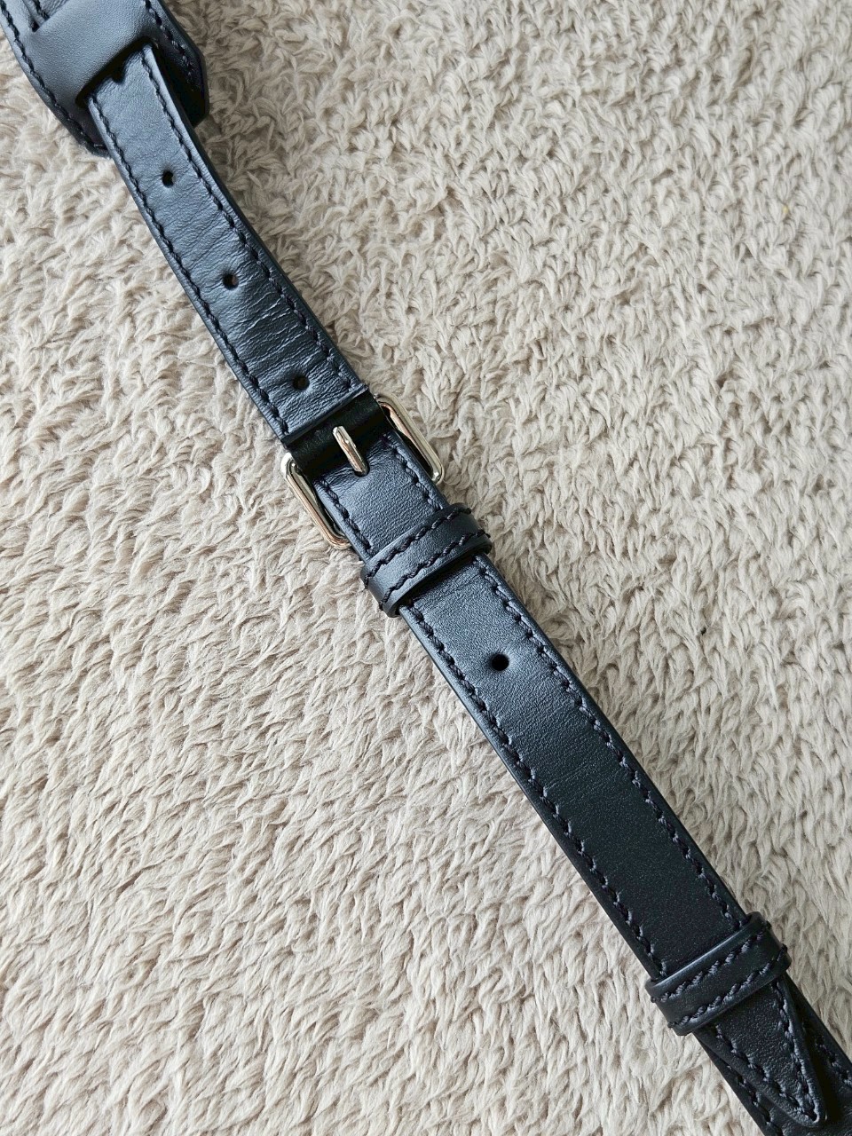 gucci messenger black GG