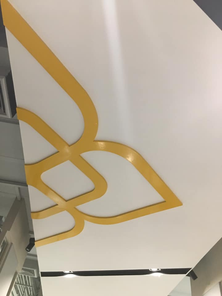 งานผลิตติดตั้งฉลุแผ่นพลาสวูด 10 มม. วิระยะประกันภัย โปีวเก็บสี ติดสติกเกอร์ พร้อมติดตั้งราคาโรงงาน