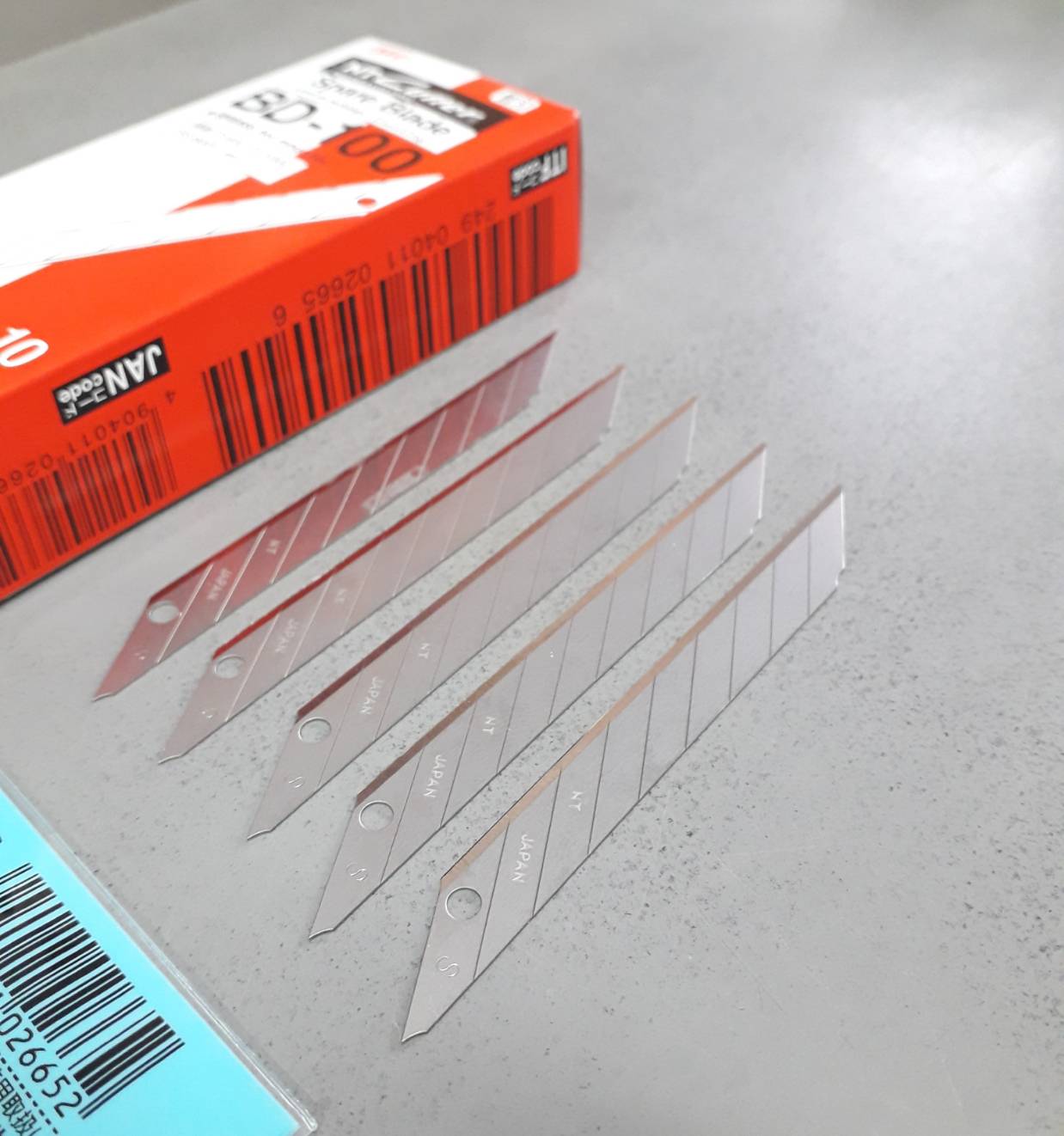 ใบมีดคัตเตอร์เล็ก อย่างดี ญี่ปุ่น BD-100 (ห่อละ 5ใบ)