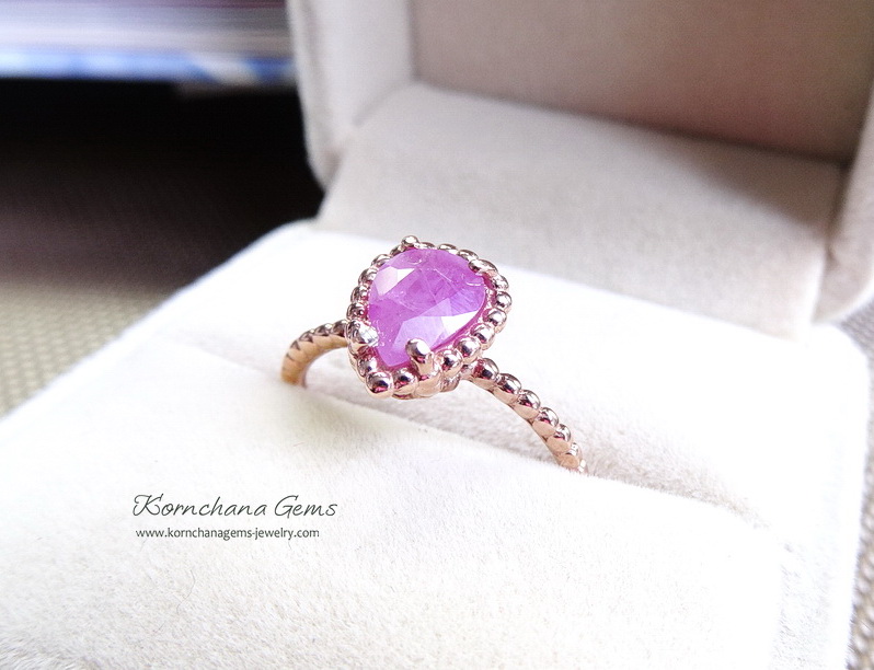 แหวนทับทิมพม่าทรงหยดน้ำ อัญมณีประจำราศีกรกฎ พลอยสีชมพูสวยหวาน ตัวเรือนเงินแท้ สีพิงค์โกลด์ ขนาดกระทัดรัดพอดี ใส่ติดนิ้วได้ทุกวัน