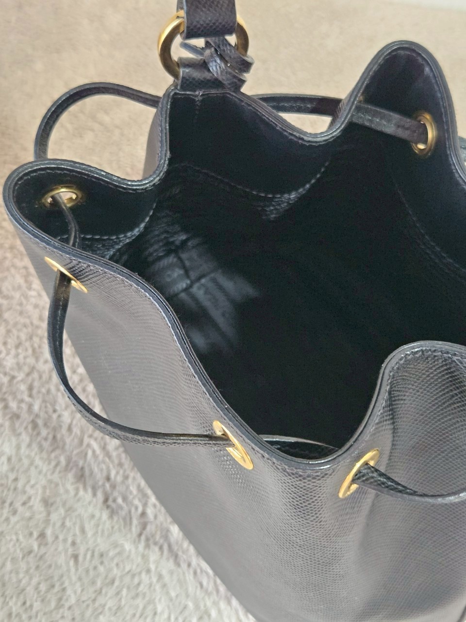 Prada Bucket Bag in Saffiano Leather Nero