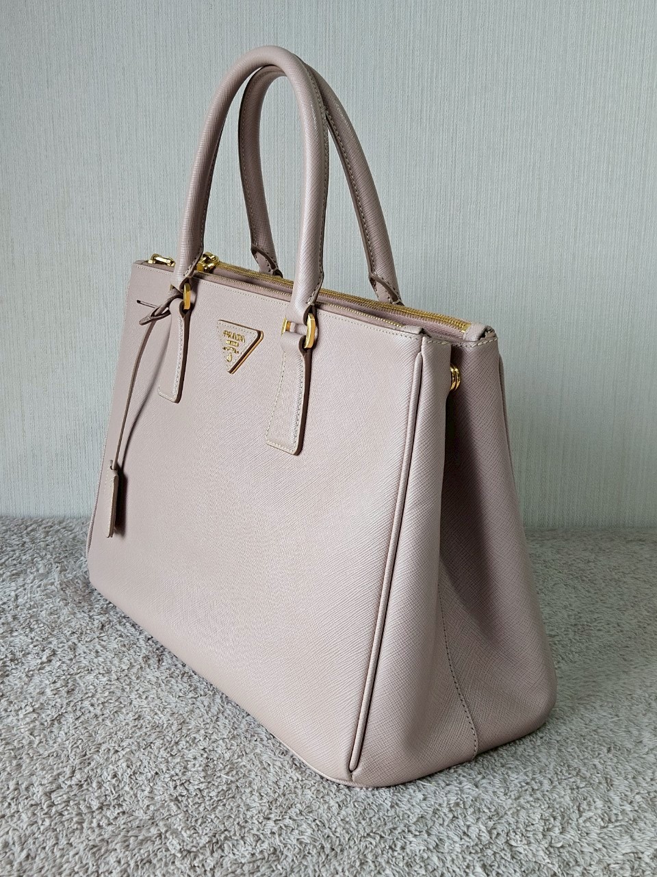 Prada Saffiano 35 Cameo