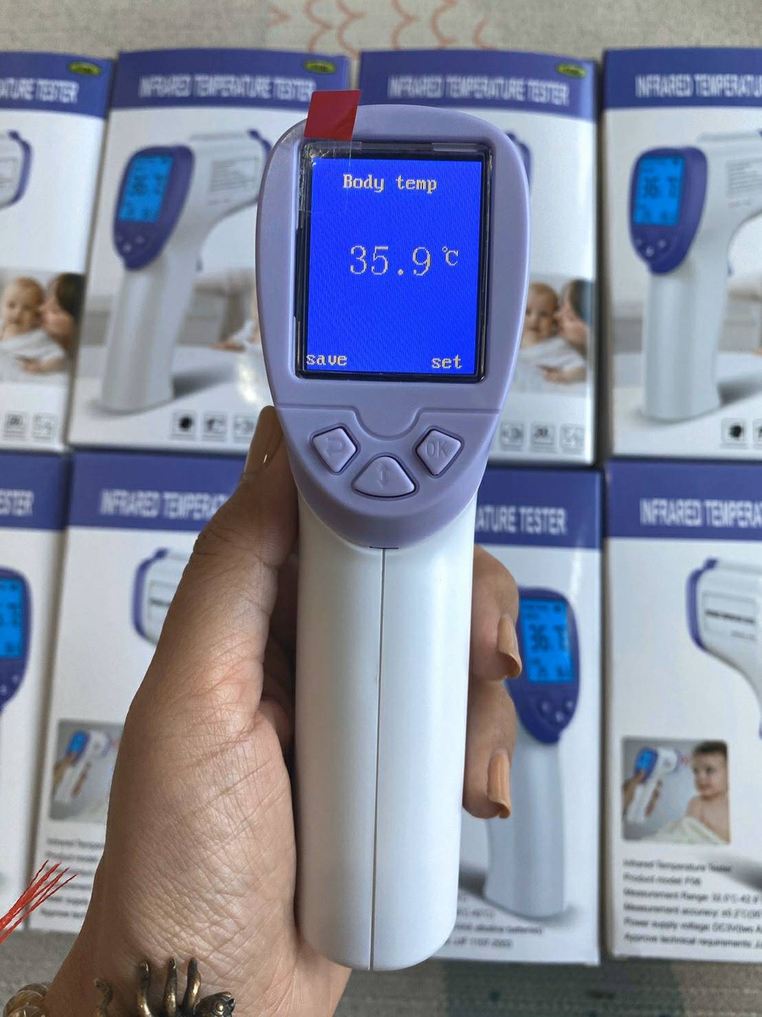 เครื่องวัดอุณหภูมิ Infrared thermometer รุ่น F06