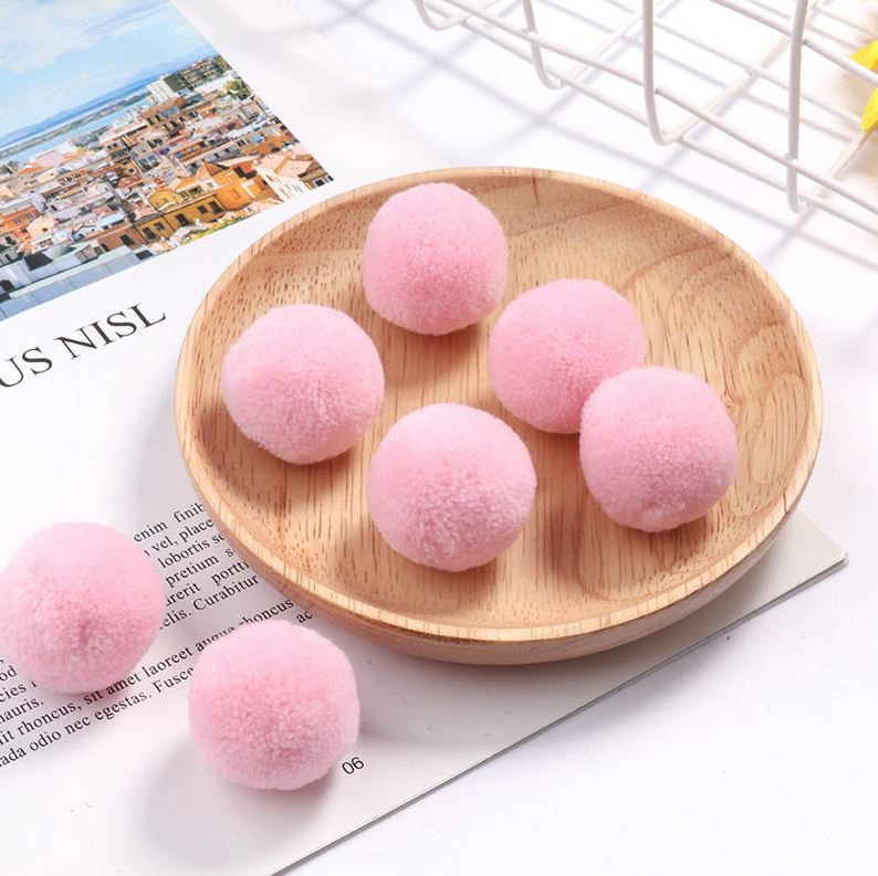 ปอมปอม ปอมปอมตกแต่ง ปอมปอมไหมพรม ขนาด 3 ซม. สีชมพูอ่อน โทนพาสเทล (1โหล/12ลูก)