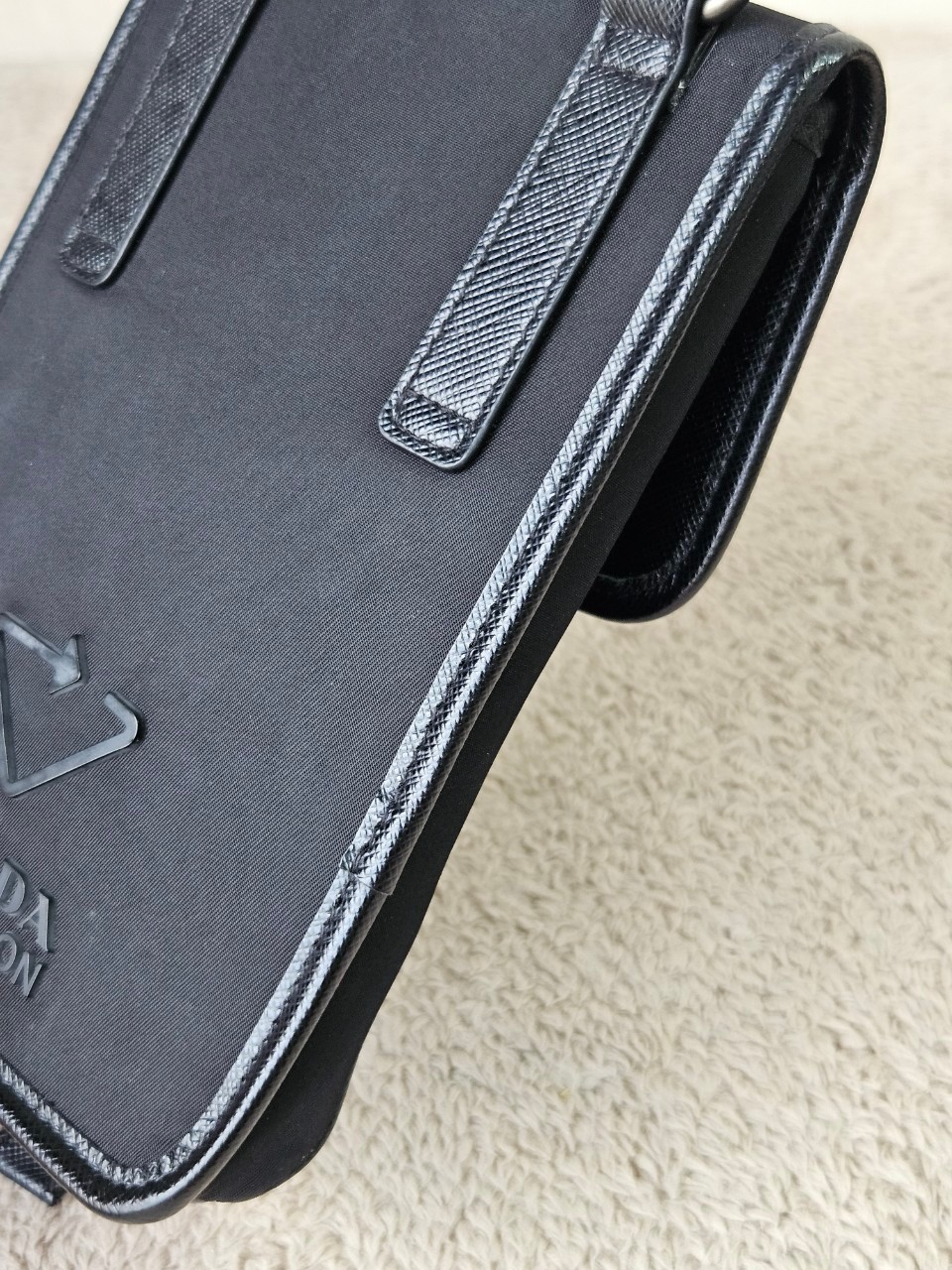 Prada Re-Nylon Smartphone Case สีดำ