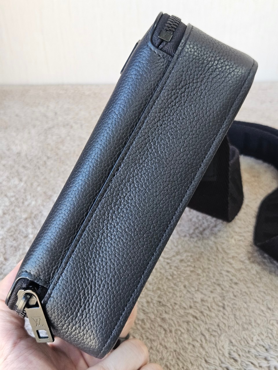 LV M59161 Alpha Wearable Wallet