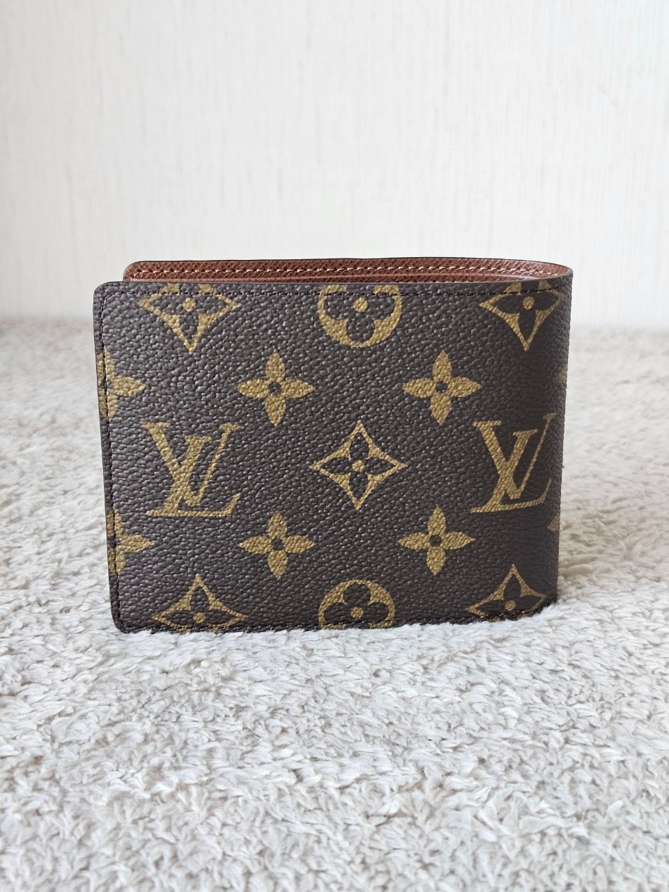 LV Multiple Wallet Mono microchip