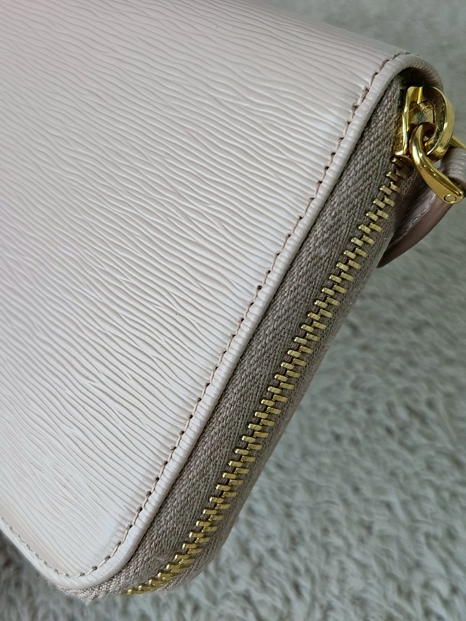 Prada 1ML506 Zippy สีนู๊ด