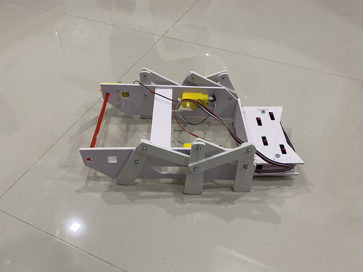 1(พื้นฐานประถม) หุ่นยนต์ต้อนแกะ 3 มอเตอร์ รุ่น OA2025 (ประกอบเอง)