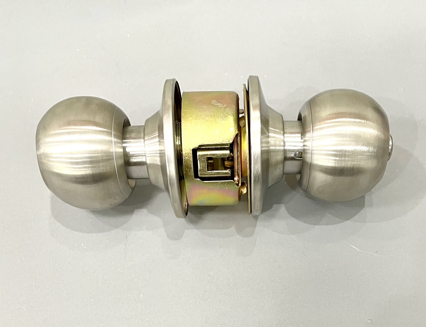 ลูกบิดประตู SOLO #641SS มีกุญแจ กลมด้าน รุ่นกล่อง