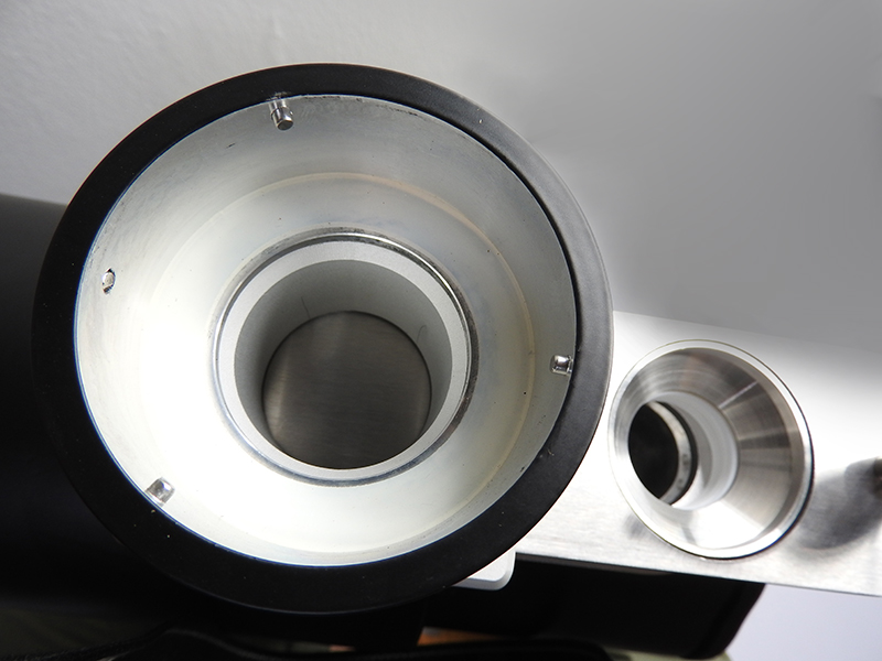 เครื่องบดกาแฟตัวใหญ่ มีตัวโดสตวงกาแฟ ด้วยกำลังไฟ 1500W