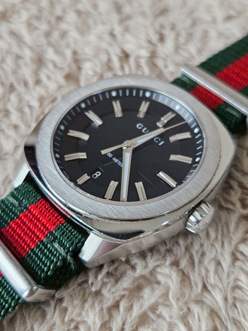 Gucci GG2570 Black Dial Watch สายเขียวแดง