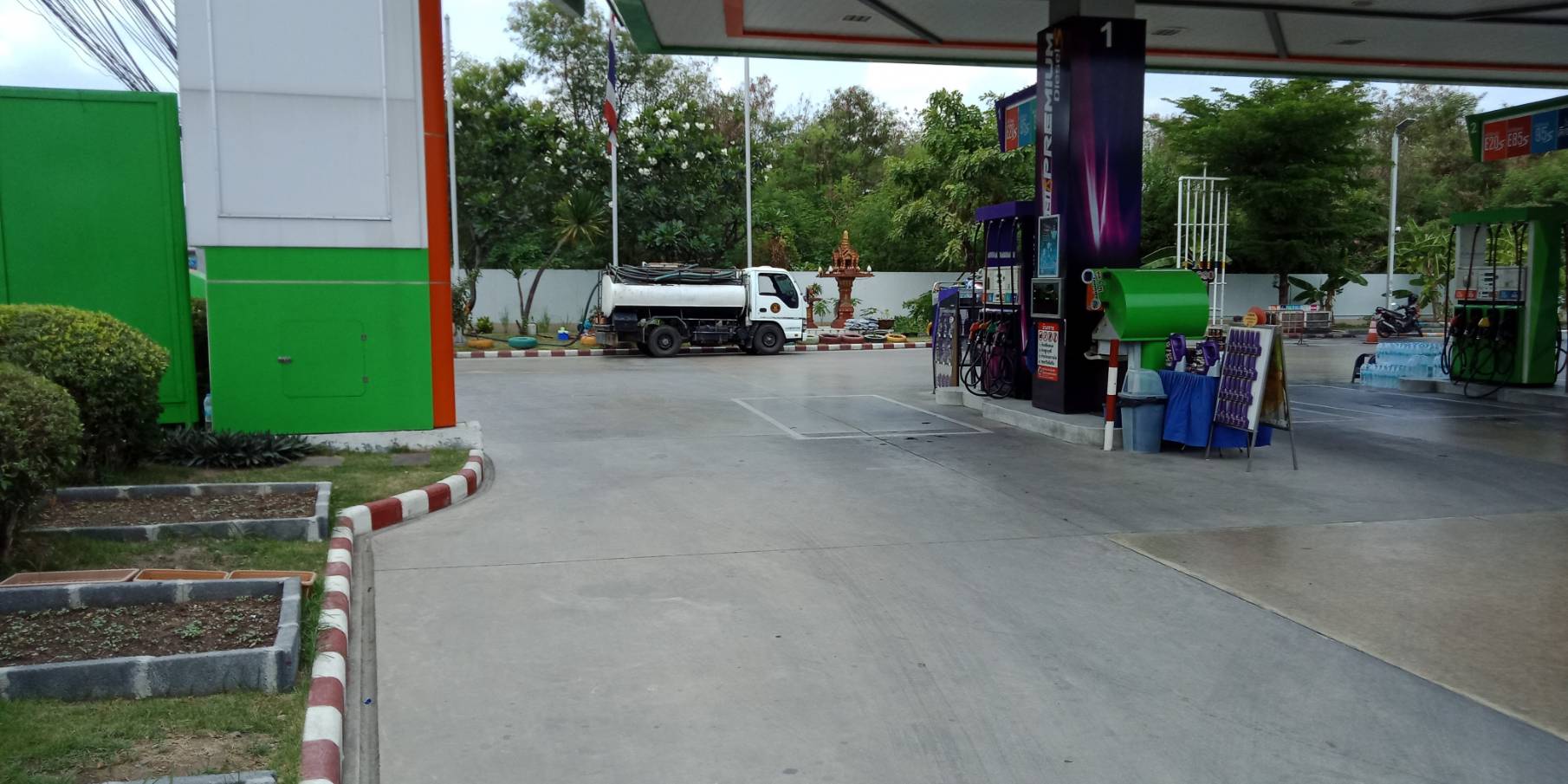 ดูดส้วมถนนนราธิวาสราชนครินทร์ 083-908-3504 ช่างโดม