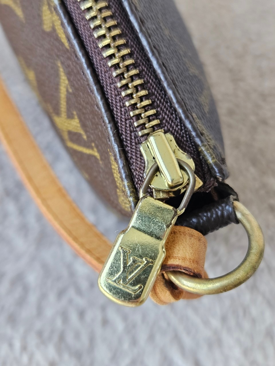 LV Pochette Mono