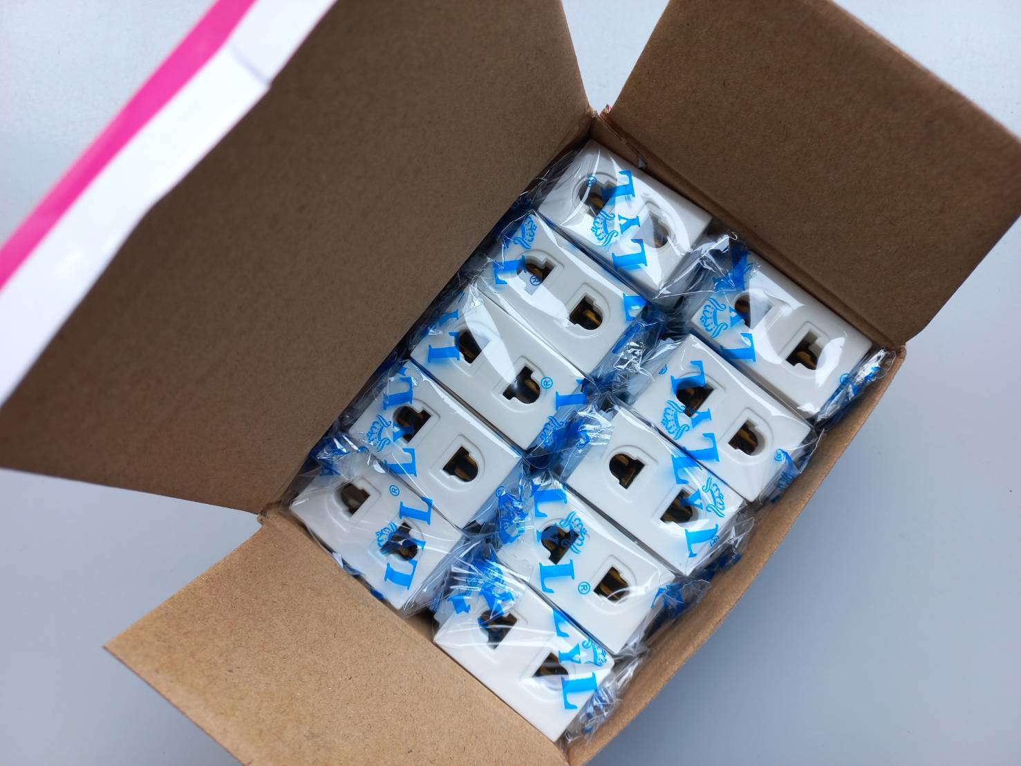 ปลั๊กฝัง รุ่นใหม่ YL1091K/US series