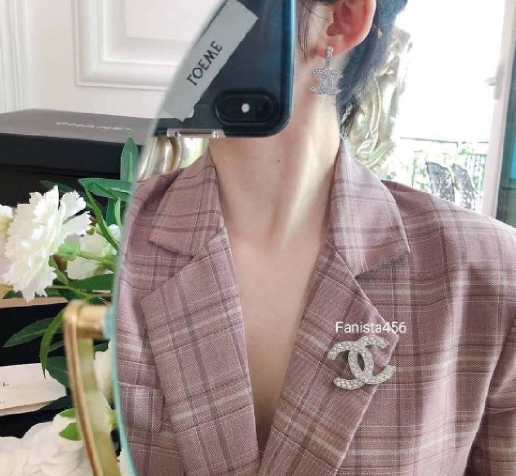 เข็มกลัดชาแนล Hiend เข็มกลัดชาแนล คริสตัลแท้