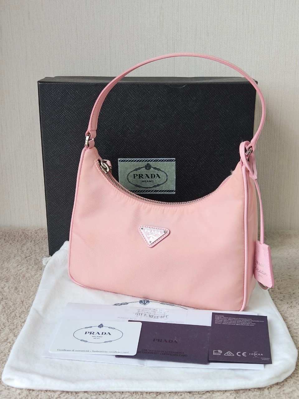 Prada Re-Edition 2005 Re-Nylon หูหนัง สีชมพู