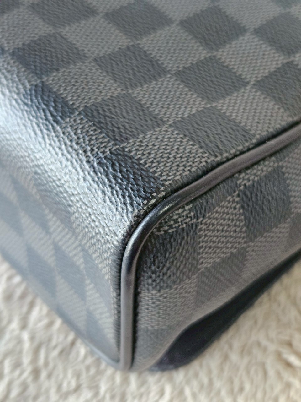 LV District Damier Graphite MM