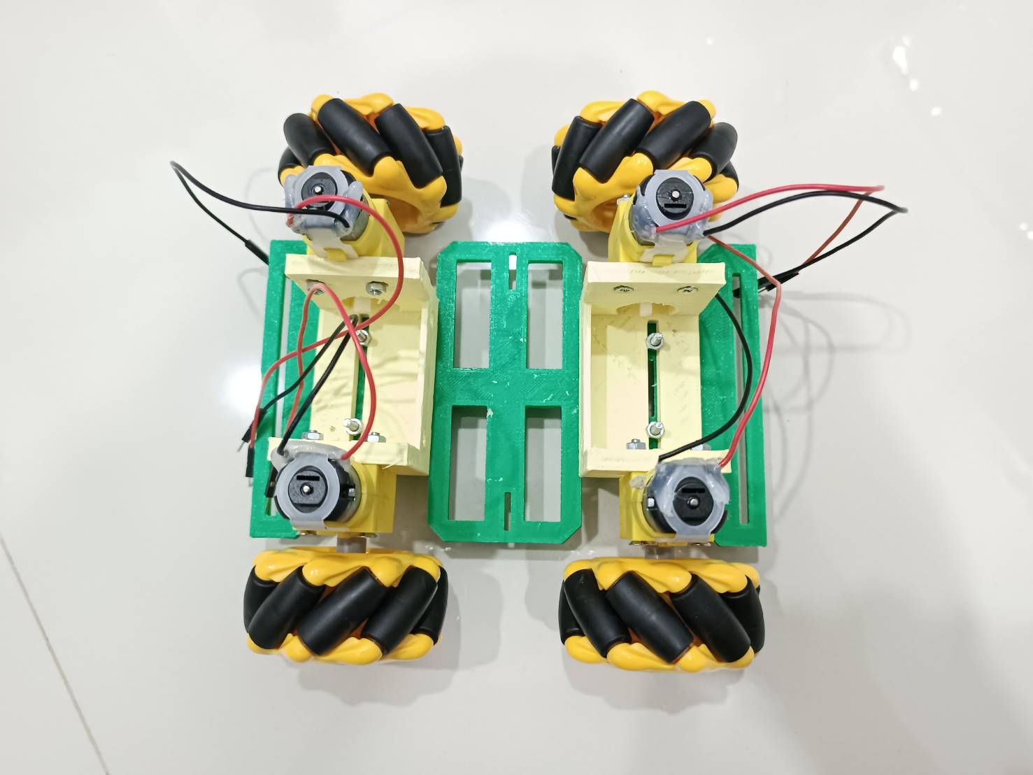 ชุดโครงหุ่นยนต์ระดับกลาง แบบล้อสไลด์ข้างได้ 2024 (ไม่รวมบอร์ด)