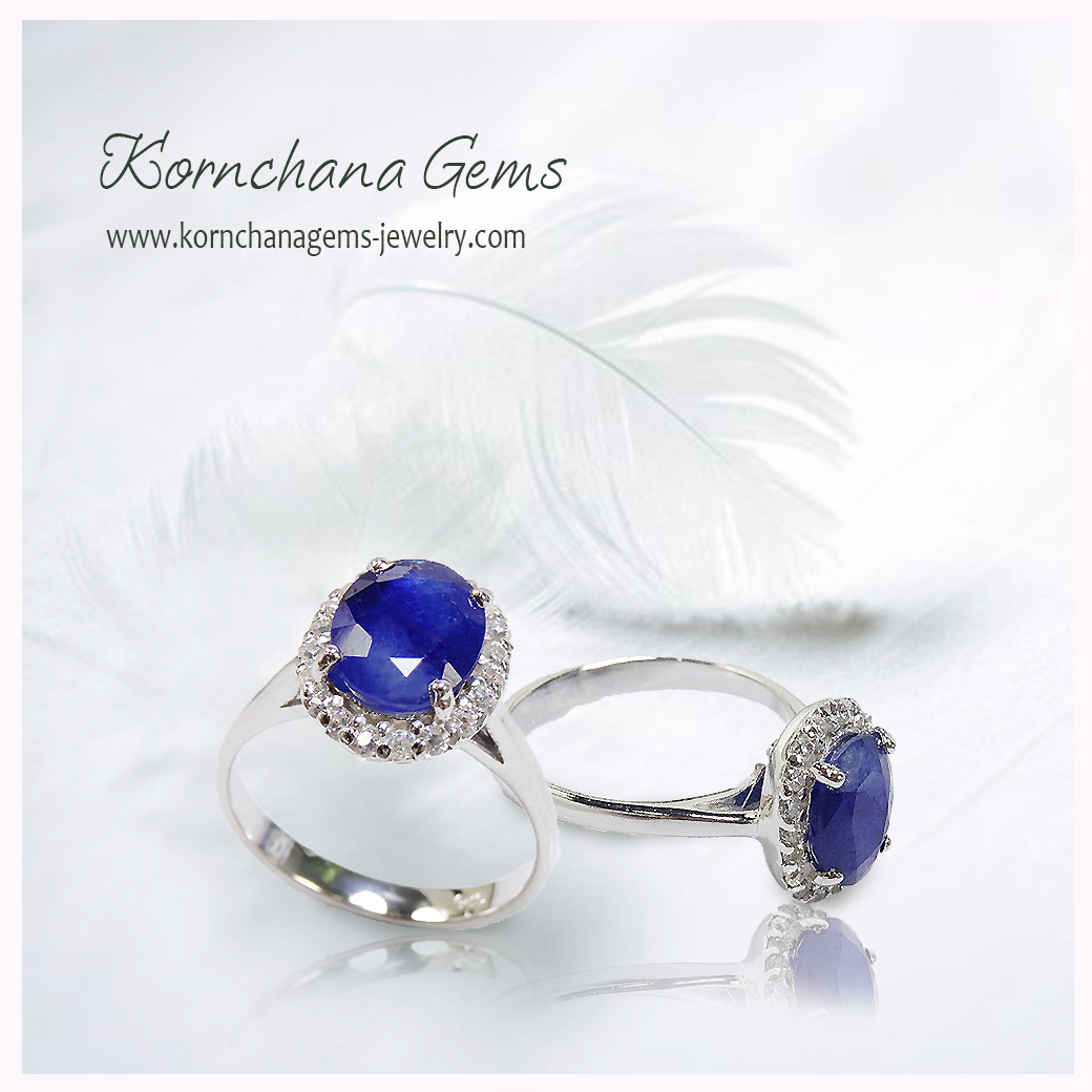 รับทำแหวนพลอยคนเกิดเดือนกันยา ตามแบบเป็นไพลินสีน้ำเงินรูปไข่ล้อมพลอยขาวหรือเพชรแท้ สั่งผลิตตัวเรือนทอง 10k,14k,18k หรือทอง 90%