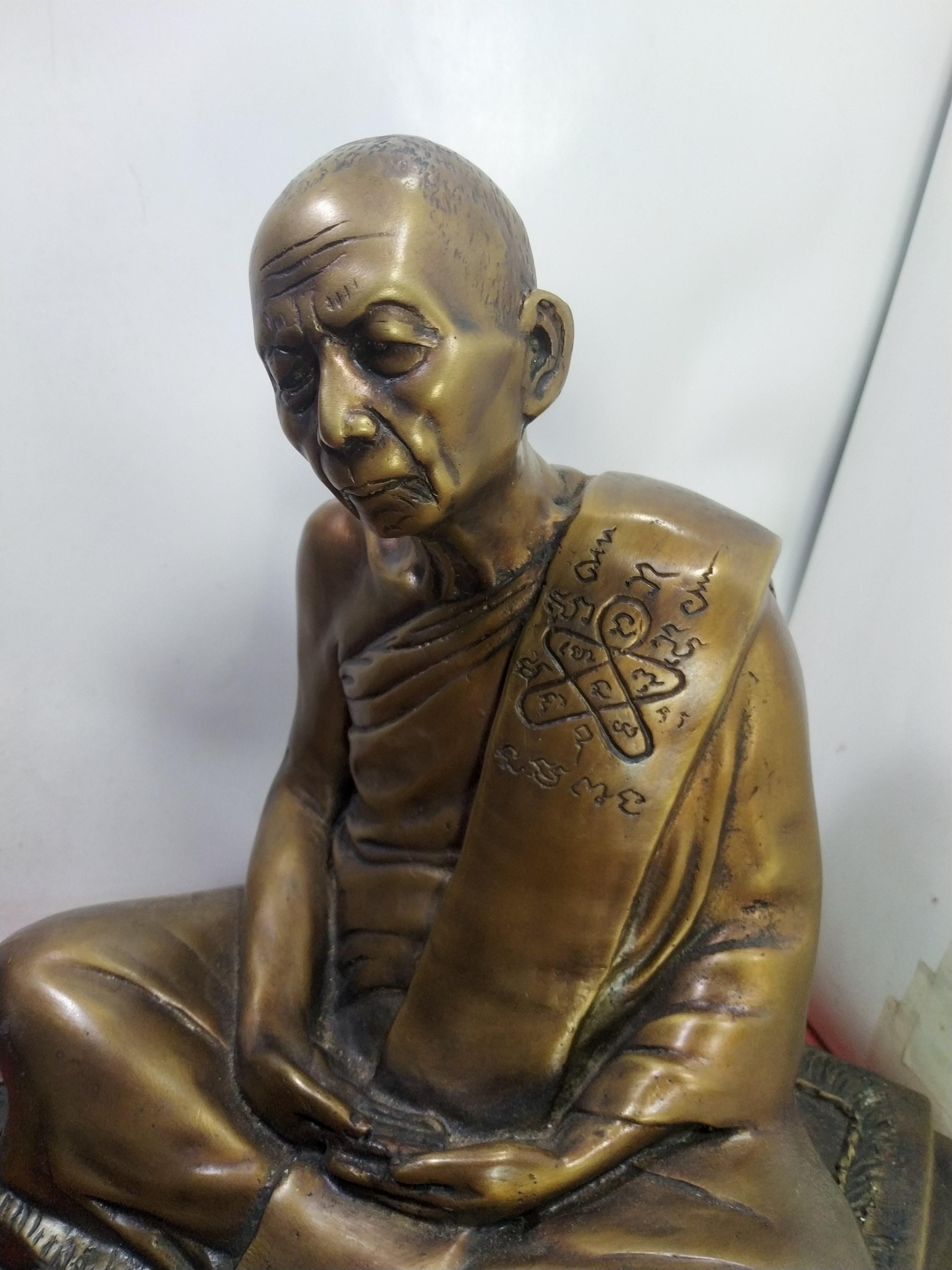 รูปหล่อ หลวงปู่ทิม วัดระหารไร่ จ.ระยอง หน้าตัก 9 นิ้ว เนื้อนวโลหะสำริด