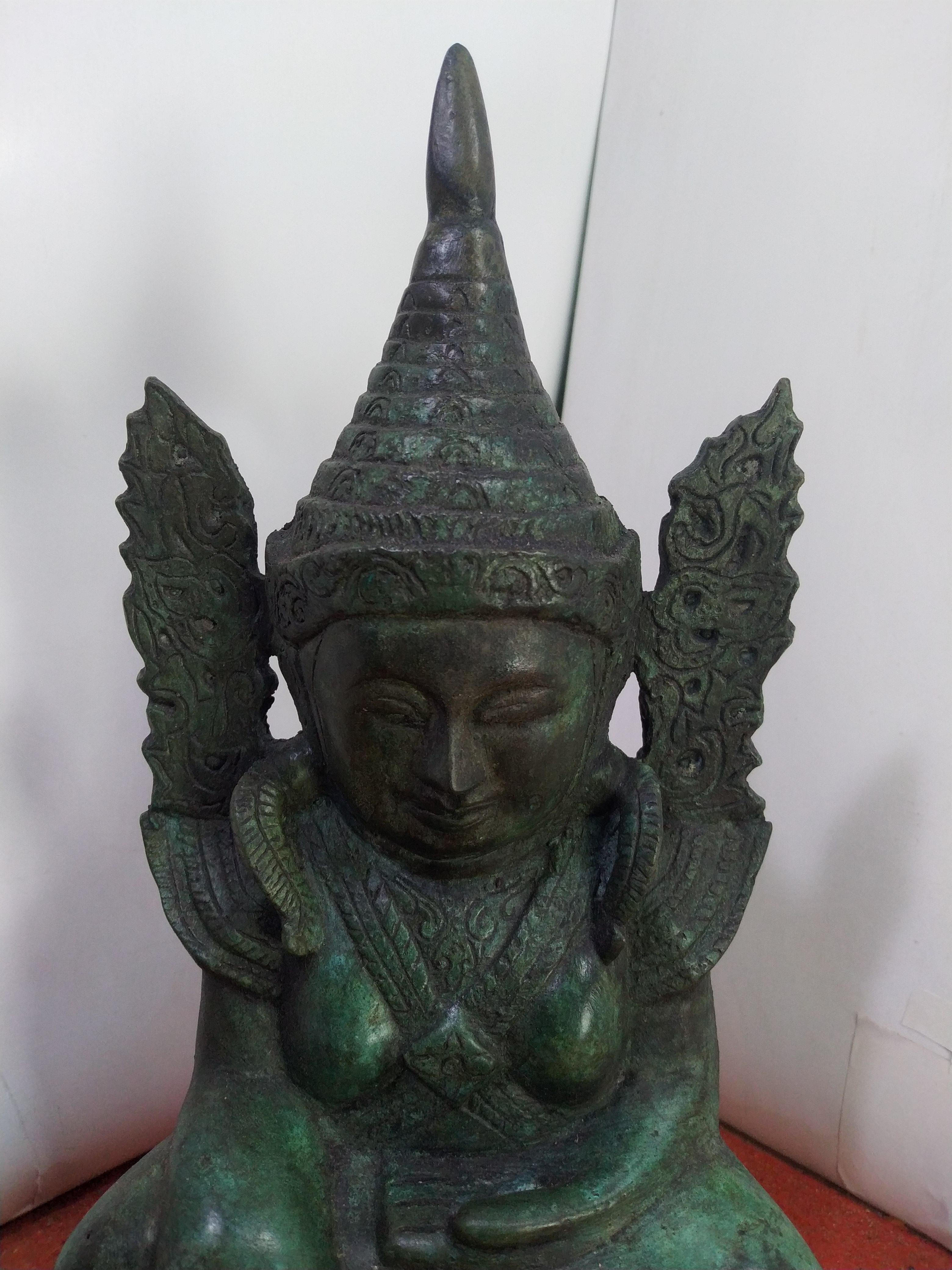 พระมหามัยมุนี หรือ มหาเมียะมุนี ขนาดฐานกว้าง 8 นิ้ว เนื้อโลหะสำริด